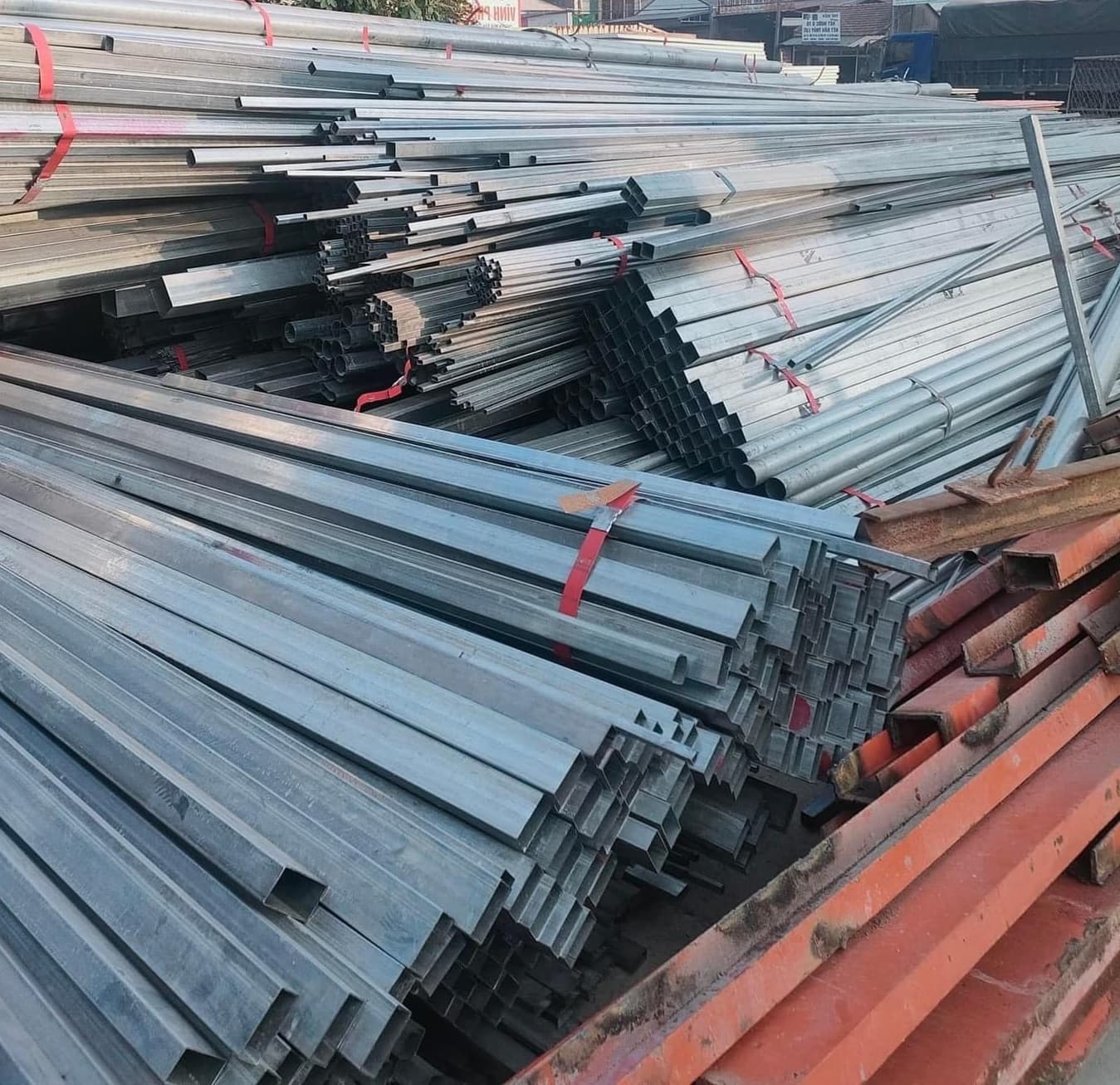 Thu gom sắt thép phế liệu hàng xưởng cơ khí, độ sạch cao