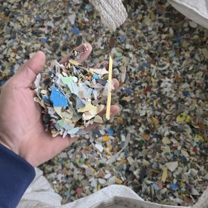 MUA NHỰA PHẾ LIỆU ĐÃ BĂM, MIX MÀU, CHƯA CẦN PHÂN LOẠI